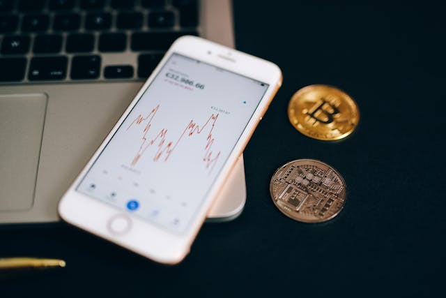 Pametni telefon in kriptovaluta bitcoin